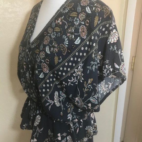 Kimono Sleeve Femenine Blouse - Picture 2 of 4